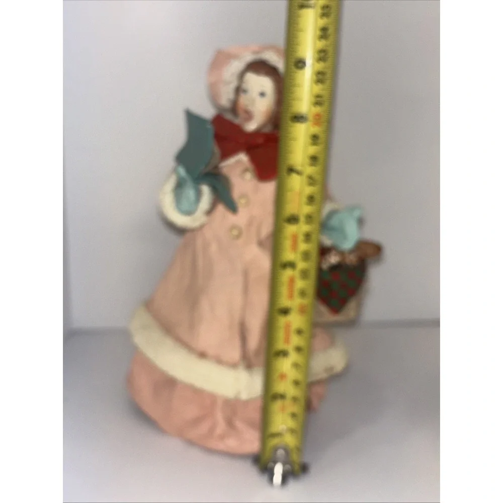 CLOTHTIQUE Possible Dreams 1989 CHRISTMAS Caroler Holiday Decor 8.5